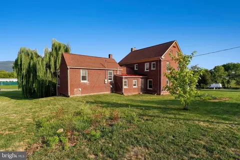204 E Old Cross, New Market, VA 22844
