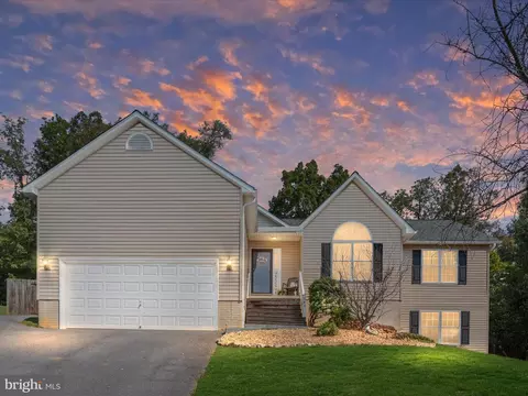 141 Black Oak Dr, Maurertown, VA 22644
