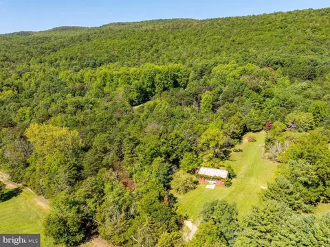 282 Kings Dr, Fort Valley, VA 22652