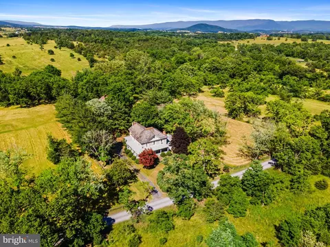 2165 S Middle Rd, Quicksburg, VA 22847