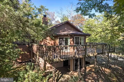 43 Pickett St, Basye, VA 22810