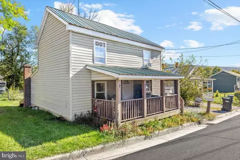 304 Walton St, Strasburg, VA 22657