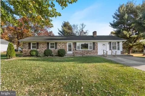 54 Molineu Rd, Edinburg, VA 22824