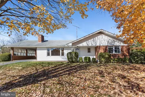 116 S Summit Ave, Woodstock, VA 22664
