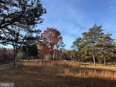215 Barrick Ln, Mount Jackson, VA 22842