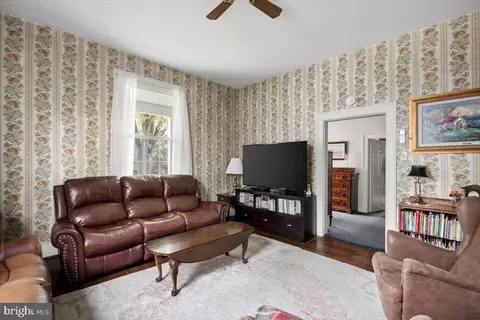 Living - 355 Orchard Dr, Mount Jackson, VA 22842 photo 3 of 3