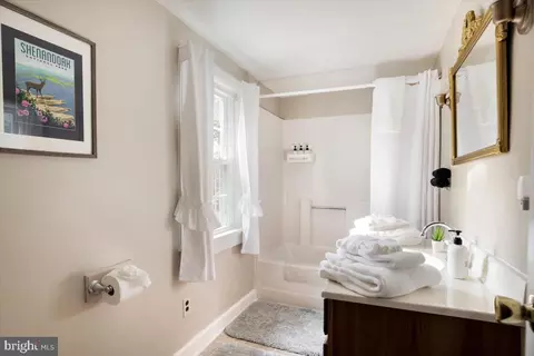 Bath - 355 Orchard Dr, Mount Jackson, VA 22842 photo 8 of 9