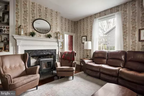 Living - 355 Orchard Dr, Mount Jackson, VA 22842 photo 2 of 3