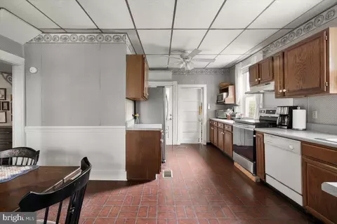 Entry Way - 355 Orchard Dr, Mount Jackson, VA 22842 photo 3 of 7
