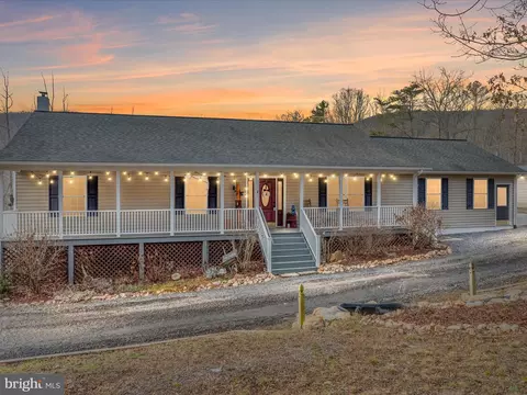 5200 Woodstock Tower Rd, Fort Valley, VA 22652
