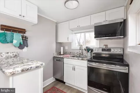 Kitchen - 885 S Maple Rd, Mount Jackson, VA 22842 photo 1 of 1