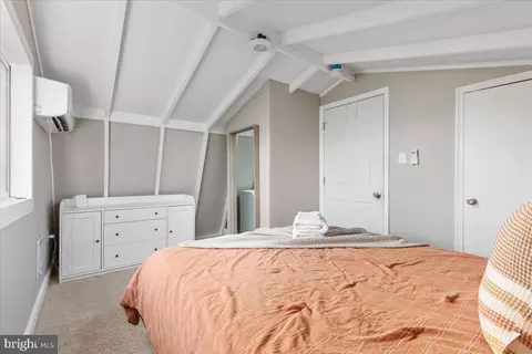Bedroom - 885 S Maple Rd, Mount Jackson, VA 22842 photo 2 of 3