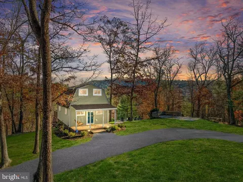 885 S Maple Rd, Mount Jackson, VA 22842