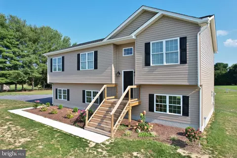 84 Wesley Chapel Dr, Edinburg, VA 22824