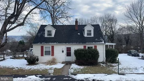 344 N Lee St, Woodstock, VA 22664