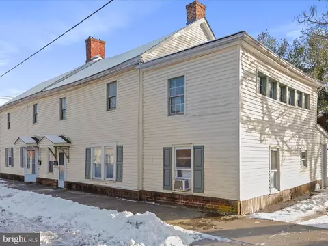 209 W Queen St, Strasburg, VA 22657