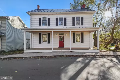 203 Water St, Edinburg, VA 22824