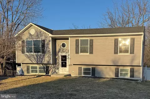 454 Little Sorrel Dr, Strasburg, VA 22657
