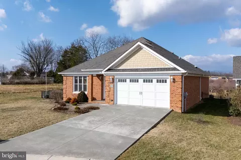 1098 Magnolia Ct, Woodstock, VA 22664