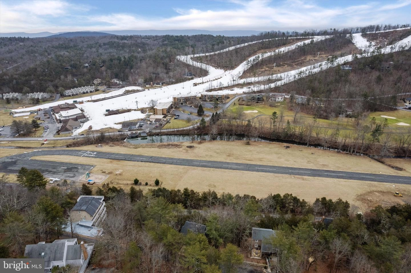 View/Area - 32 Erika Dr, Basye, VA 22810 photo 2 of 10
