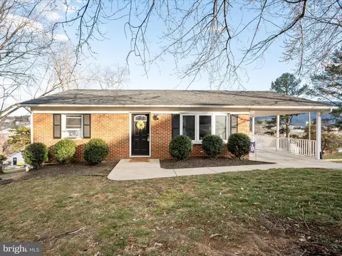 360 Newman St, Strasburg, VA 22657