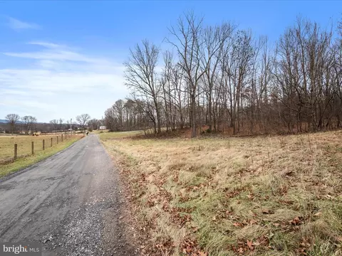 Mahlon Ln, Woodstock, VA 22664