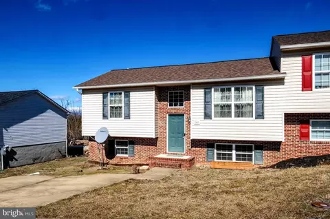 565 Stonewall St, Strasburg, VA 22657