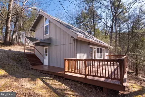 60 Pearl Pl, Basye, VA 22810