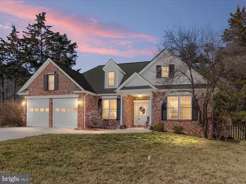 744 Crystal Ln, Strasburg, VA 22657