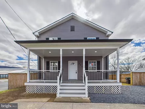 340 E Washington St, Strasburg, VA 22657