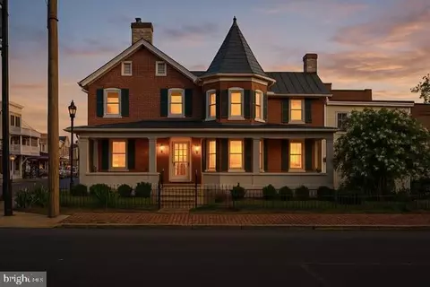 112 E King St, Strasburg, VA 22657