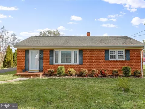 759 E King St, Strasburg, VA 22657