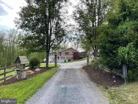 212 Mowry Ln, Edinburg, VA 22824
