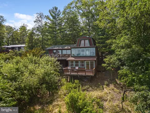 685 N Maple, Mount Jackson, VA 22842 photo 1