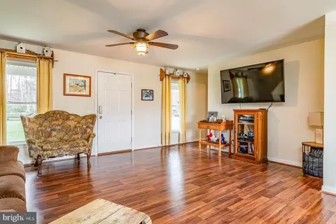 Living - 84 Barrick Ln, Mount Jackson, VA 22842 photo 1 of 2