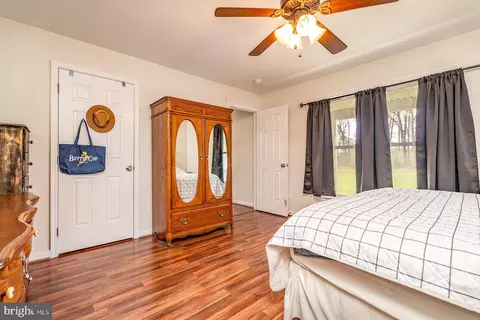 Bedroom - 84 Barrick Ln, Mount Jackson, VA 22842 photo 2 of 6