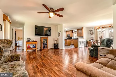 Living - 84 Barrick Ln, Mount Jackson, VA 22842 photo 2 of 2