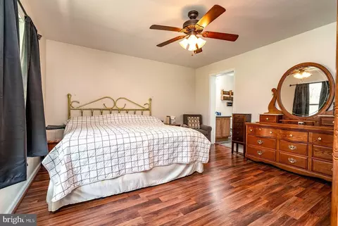 Bedroom - 84 Barrick Ln, Mount Jackson, VA 22842 photo 3 of 6