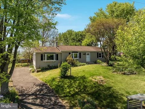 486 Hamburg Rd, Edinburg, VA 22824