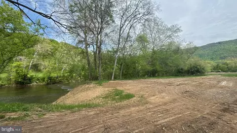 Hickory Lane, Woodstock, VA 22664