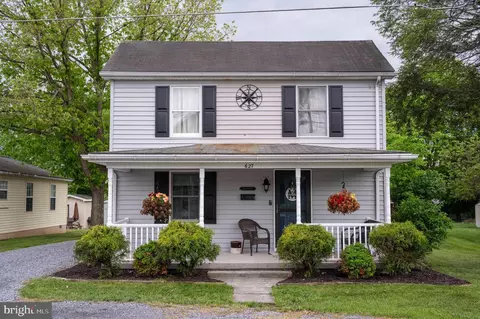 627 Ash St, Strasburg, VA 22657