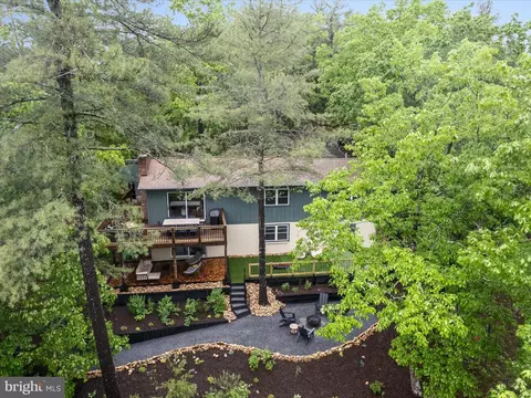 209 Hogan Dr, Basye, VA 22810
