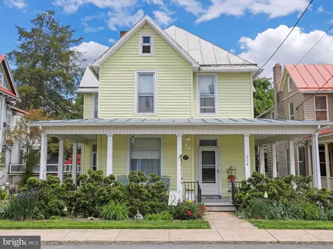 214 Center St, Edinburg, VA 22824