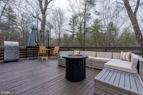 144 Palmer, Basye, VA 22810