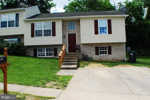 548 Stonewall St, Strasburg, VA 22657