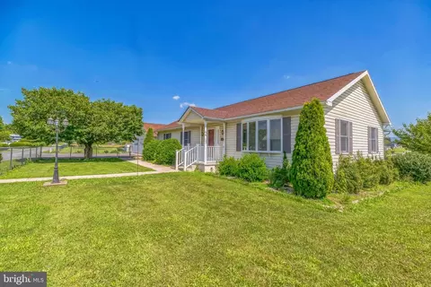40 Greenhill Ln, Edinburg, VA 22824