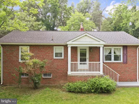 164 E Maphis St, Strasburg, VA 22657