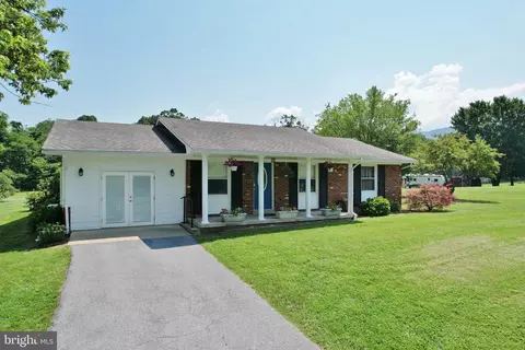 1057 Edinburg Gap Rd, Edinburg, VA 22824
