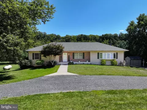 861 Battlefield Bluff Dr, New Market, VA 22844
