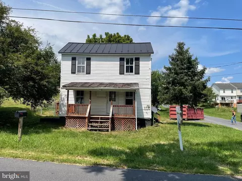 604 W King St, Strasburg, VA 22657